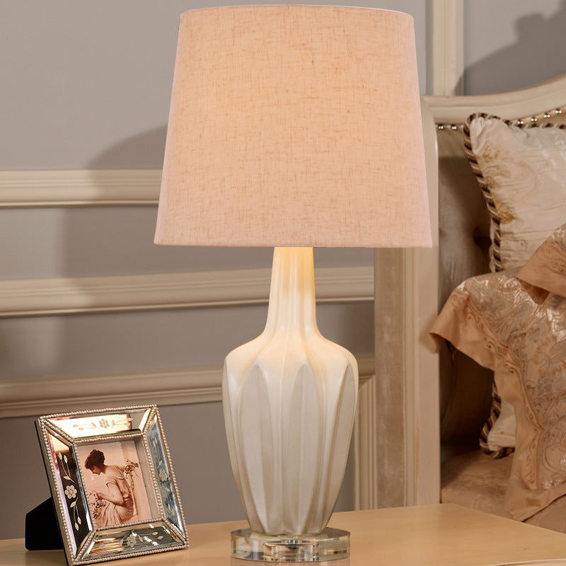 Vase Dining Table Light Simplicity Ceramic 1 Head White Night Stand Lamp with Fabric Lampshade Clearhalo 'Lamps' 'Table Lamps' Lighting' 1136605