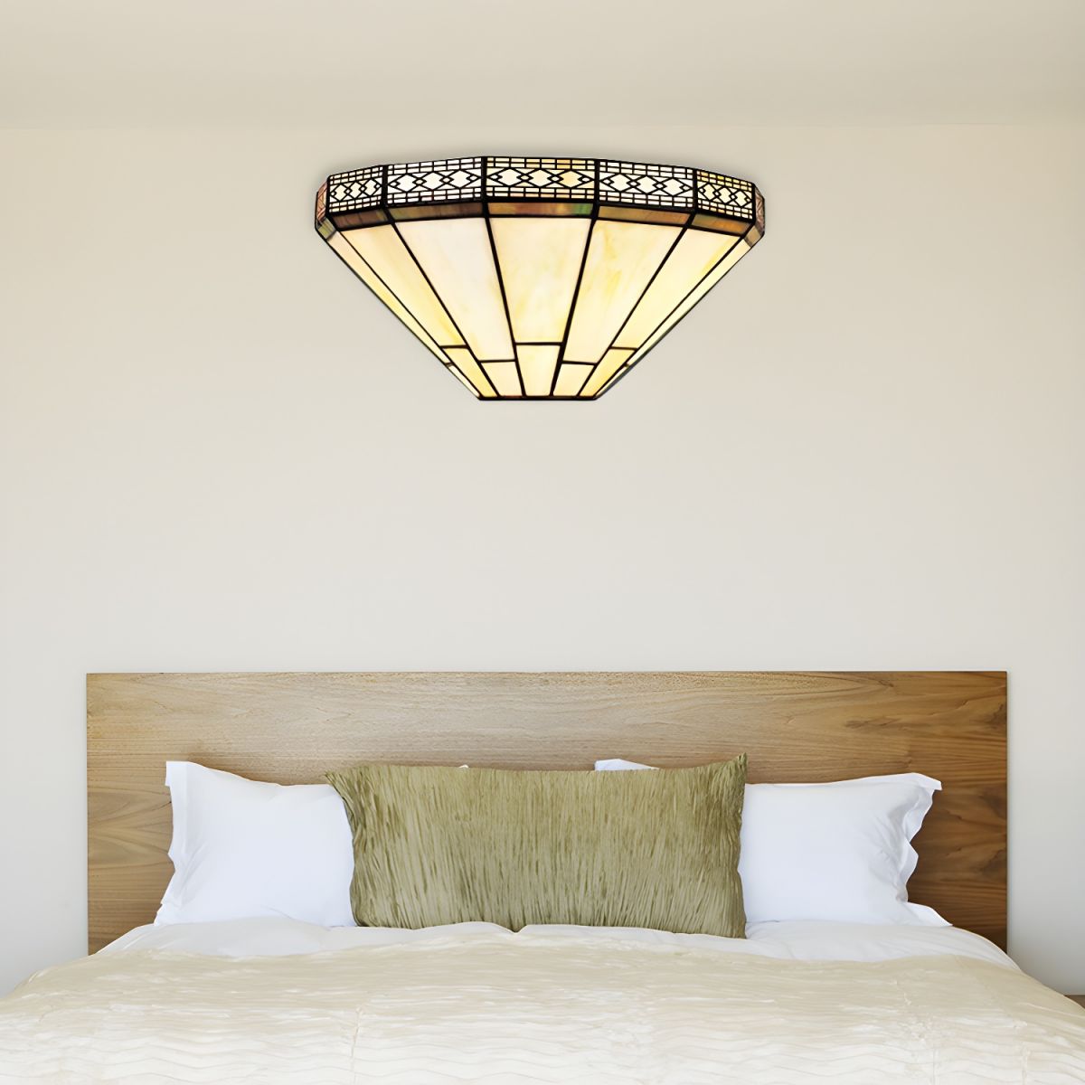 Art Glass Half-Cone Wall Light Tiffany Style 1 Light Wall Sconce in Beige/Amber for Living Room