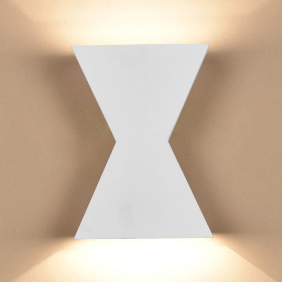 Black/White Hourglass Shade Wall Washer Light Contemporary Led Metal Wall Lamp in White/Warm Lighting White Warm Clearhalo 'Cast Iron' 'Glass' 'Industrial' 'Modern wall lights' 'Modern' 'Tiffany' 'Traditional wall lights' 'Wall Lamps & Sconces' 'Wall Lights' Lighting' 129581