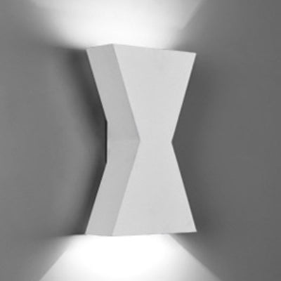 Black/White Hourglass Shade Wall Washer Light Contemporary Led Metal Wall Lamp in White/Warm Lighting White White Clearhalo 'Cast Iron' 'Glass' 'Industrial' 'Modern wall lights' 'Modern' 'Tiffany' 'Traditional wall lights' 'Wall Lamps & Sconces' 'Wall Lights' Lighting' 129582