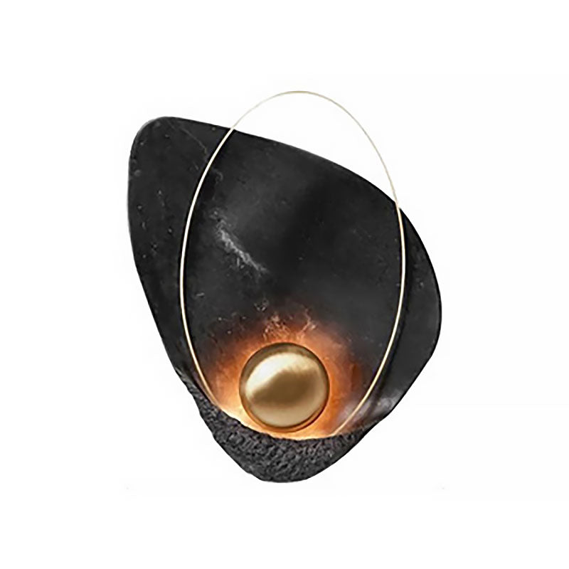 Resin Shell Shaped Wall Lamp Single Head Modern Metal LED Wall Lighting in White/Black Light Clearhalo 'Modern wall lights' 'Modern' 'Wall Lamps & Sconces' 'Wall Lights' Lighting' 144497