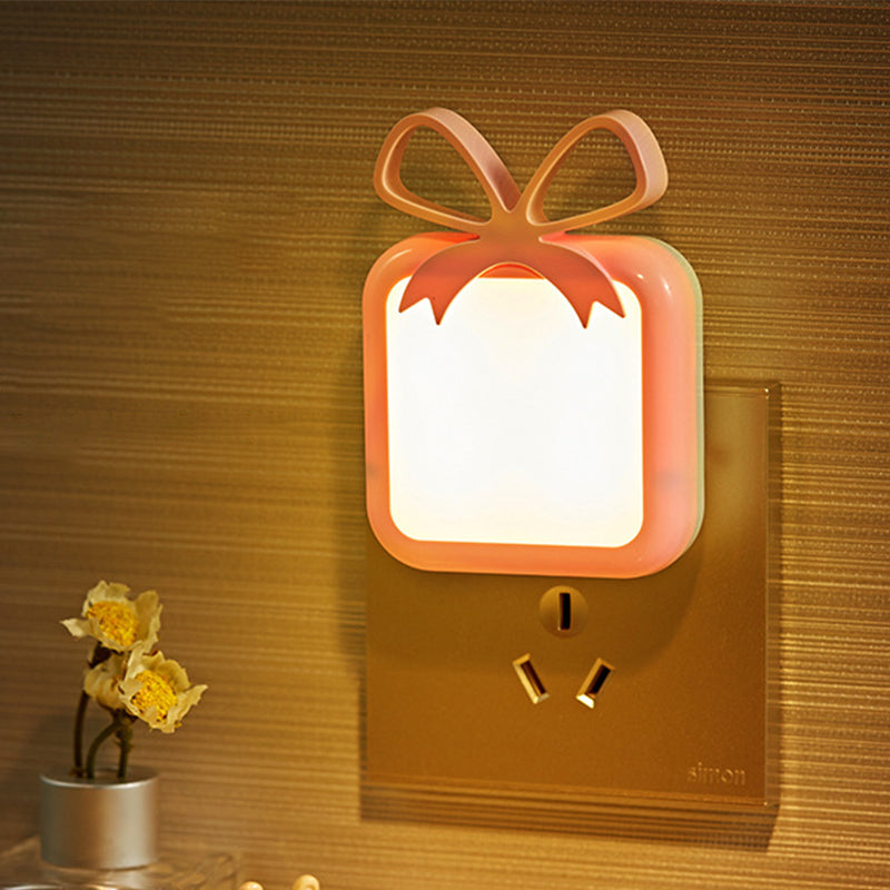 Gift-Shape Light-Sensing Night Light Kids Plastic Blue/Pink Plug in LED Wall Lighting for Bedroom Pink Clearhalo 'Night Lights' 'Wall Lights' Lighting' 1468323