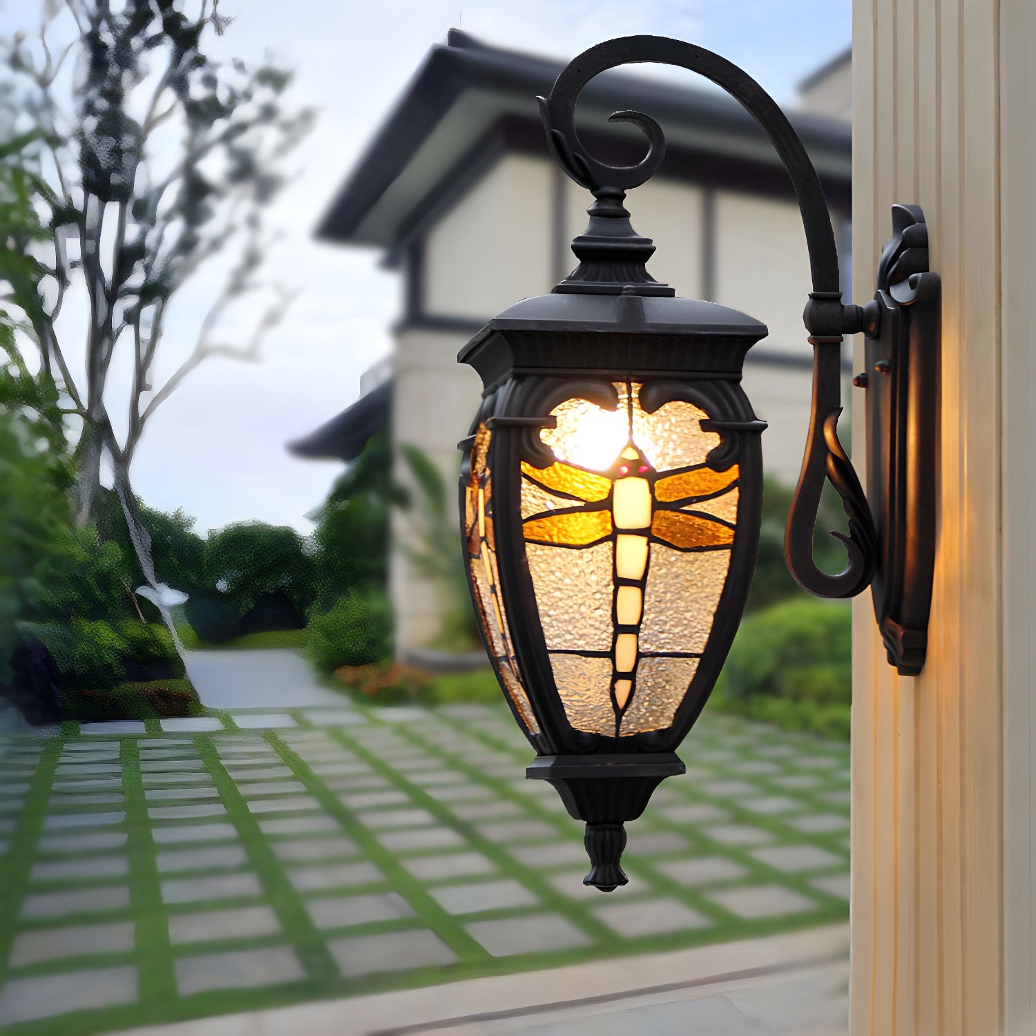 Lantern Wall Light Vintage Stained Glass 1 Head Wall Lantern with Dragonfly Pattern for Balcony Antique Bronze Clearhalo 'Industrial' 'Middle century wall lights' 'Tiffany wall lights' 'Tiffany' 'Wall Lamps & Sconces' 'Wall Lights' Lighting' 174787