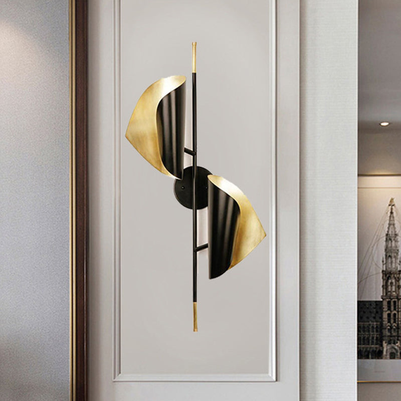 Iron Ribbed Curved Sheet Sconce Postmodern 2 Heads Black and Gold Inner Wall Mount Lighting for Stair Black Clearhalo 'Cast Iron' 'Glass' 'Industrial' 'Modern wall lights' 'Modern' 'Tiffany' 'Traditional wall lights' 'Wall Lamps & Sconces' 'Wall Lights' Lighting' 1789454