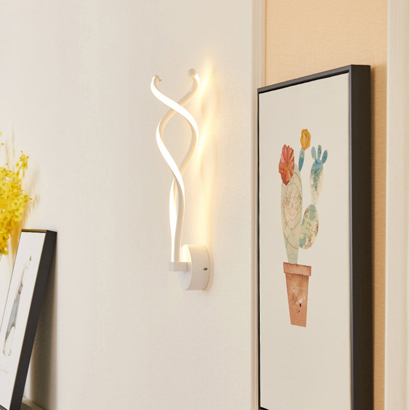 Minimalist Twined Wall Lighting Fixture Metal Living Room LED Wall Lamp in Black/White Clearhalo 'Cast Iron' 'Glass' 'Industrial' 'Modern wall lights' 'Modern' 'Tiffany' 'Traditional wall lights' 'Wall Lamps & Sconces' 'Wall Lights' Lighting' 1900332