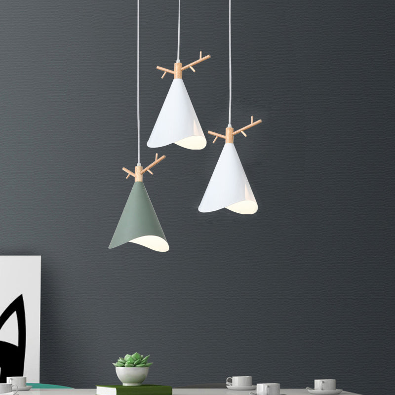 Iron Waveform-Edge Conic Ceiling Light Nordic 1 Head Green/Grey/White Hanging Pendant with Wood Antler Top White Clearhalo 'Ceiling Lights' 'Pendant Lights' 'Pendants' Lighting' 1911886_b35b148b-ed3b-47a0-af99-50e26eb1b297