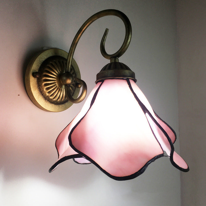 Metal Brass Wall Sconce Swirled Arm 1-Light Tiffany Wall Hanging Light with Geometry Cut Glass Shade Clearhalo 'Art deco wall lights' 'Cast Iron' 'Glass' 'Industrial' 'Middle century wall lights' 'Modern' 'Tiffany wall lights' 'Tiffany' 'Traditional wall lights' 'Wall Lamps & Sconces' 'Wall Lights' Lighting' 2029265