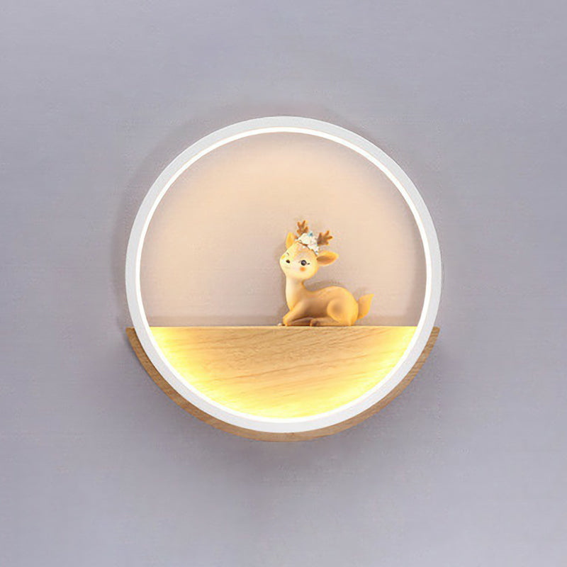 Circle Living Room Wall Sconce Lamp Metal Modern Style LED Wall Lighting Fixture with Decorative Deer White Clearhalo 'Modern wall lights' 'Modern' 'Wall Lamps & Sconces' 'Wall Lights' Lighting' 2228401