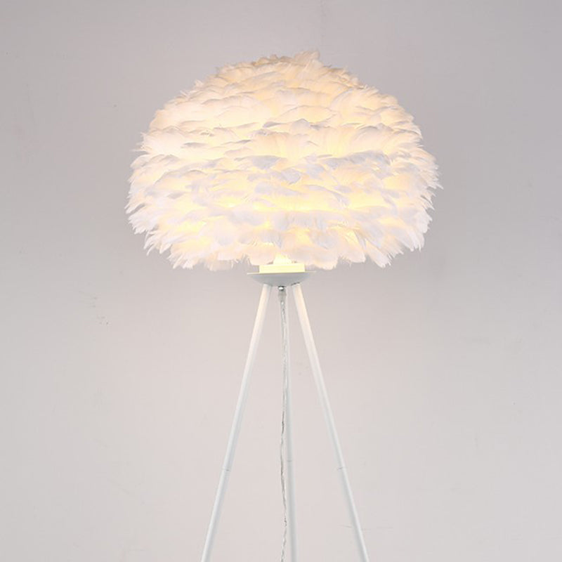 1-Light Living Room Floor Light Minimalist Black-White Stand Up Lamp with Dome Feather Shade White 18" Clearhalo 'Floor Lamps' 'Lamps' Lighting' 2282878