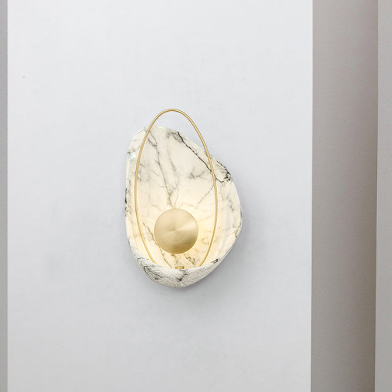 Resin Shell Shaped Wall Lamp Single Head Modern Metal LED Wall Lighting in White/Black Light Clearhalo 'Modern wall lights' 'Modern' 'Wall Lamps & Sconces' 'Wall Lights' Lighting' 242976
