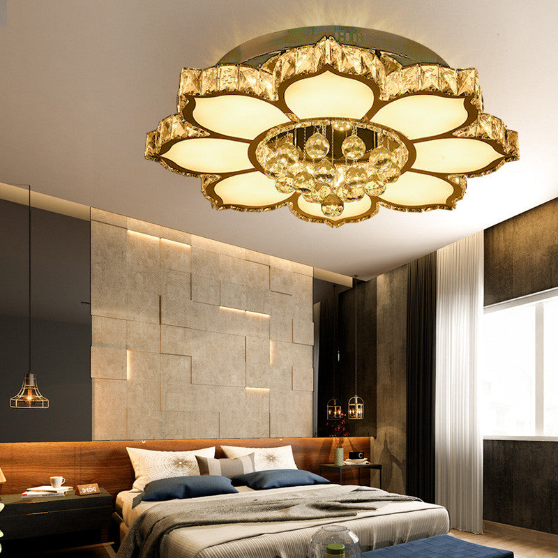 Crystal-Encrusted Flower Ceiling Flush Mount Light Modern White LED Flush Light for Living Room Clearhalo 'Ceiling Lights' 'Close To Ceiling Lights' 'Close to ceiling' 'Flush mount' Lighting' 2461224