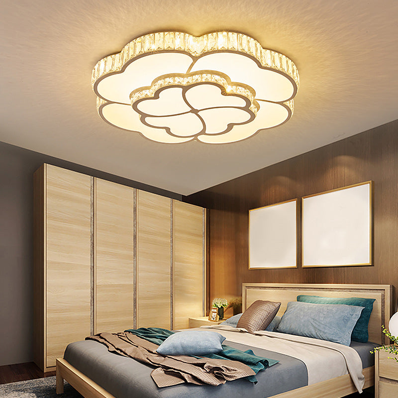 19.5"/23.5���/31.5��� W LED Flush Ceiling Light Modern Petal Crystal Flush Mount Lighting in White for Bedroom Clearhalo 'Ceiling Lights' 'Close To Ceiling Lights' 'Close to ceiling' 'Flush mount' Lighting' 261172