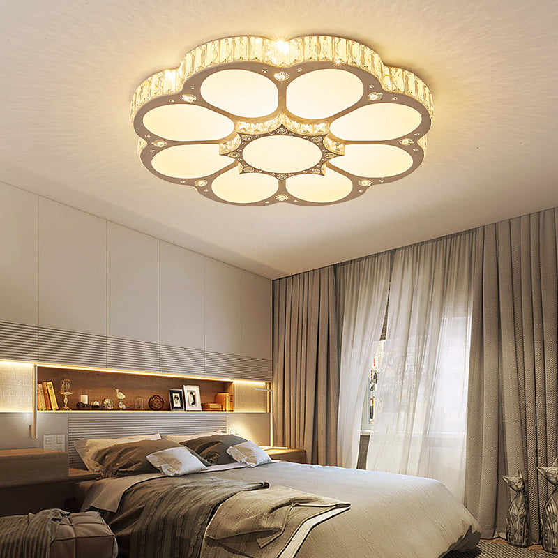 19.5"/23.5���/31.5��� W LED Flush Ceiling Light Modern Petal Crystal Flush Mount Lighting in White for Bedroom Clearhalo 'Ceiling Lights' 'Close To Ceiling Lights' 'Close to ceiling' 'Flush mount' Lighting' 261180