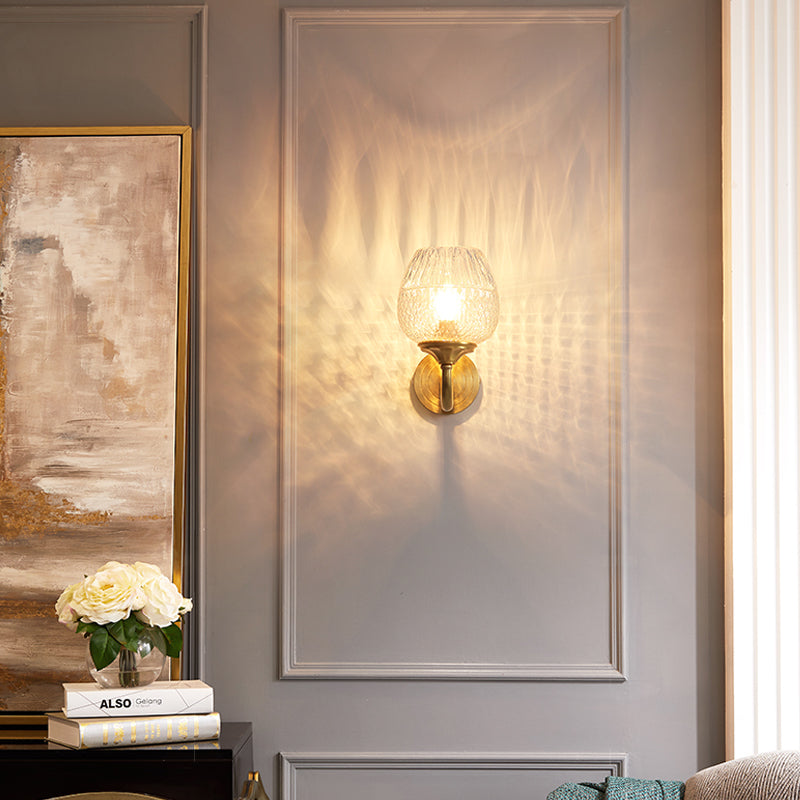 Lattice Brandy Glass Wall Sconce Contemporary Single Brass Wall Mounted Lamp with Curved Arm Clearhalo 'Cast Iron' 'Glass' 'Industrial' 'Modern wall lights' 'Modern' 'Tiffany' 'Traditional wall lights' 'Wall Lamps & Sconces' 'Wall Lights' Lighting' 275475