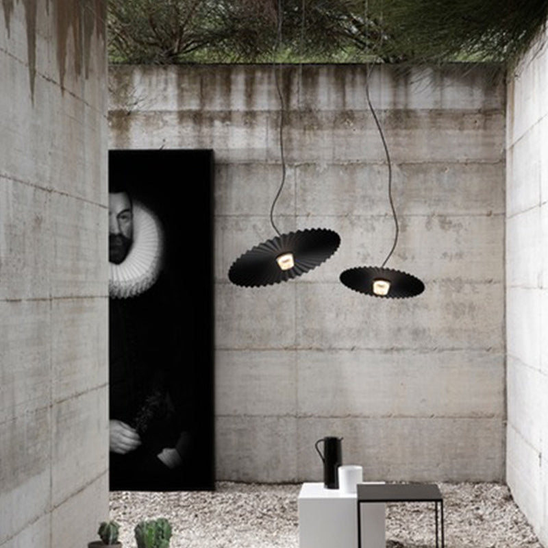 Circle Metal Hanging Light Modernist 1 Head Black/Gold Ceiling Suspension Lamp for Living Room Black Clearhalo 'Ceiling Lights' 'Modern Pendants' 'Modern' 'Pendant Lights' 'Pendants' Lighting' 313912