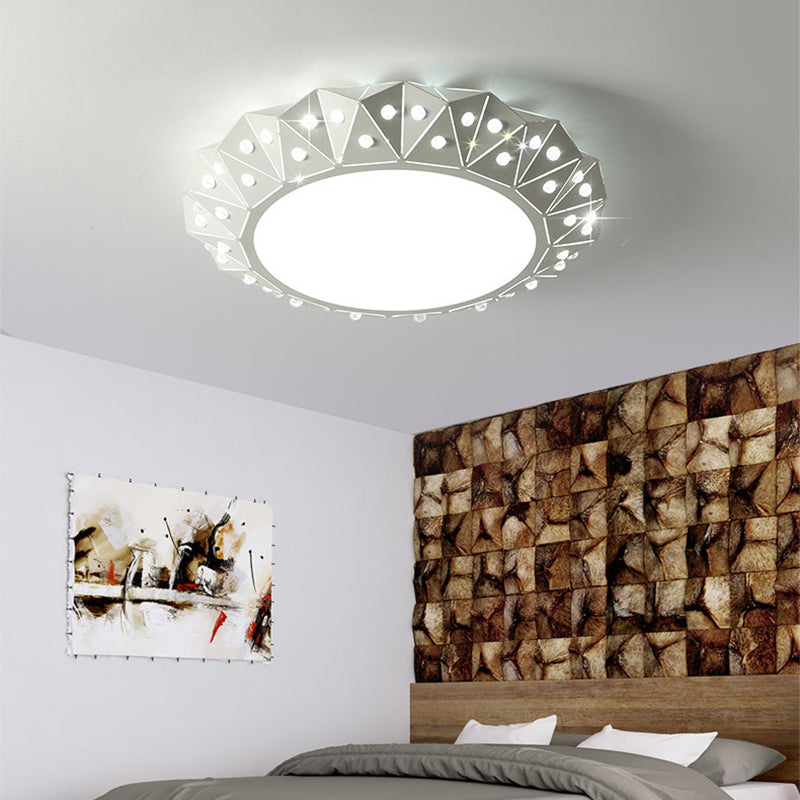 Faceted Round Flushmount Light with White Iron Shade Warm/White Light Modernism Led Foyer Ceiling Light, 16.5"/22.5" Wide White 22.5" Clearhalo 'Ceiling Lights' 'Close To Ceiling Lights' 'Close to ceiling' 'Flush mount' Lighting' 377713
