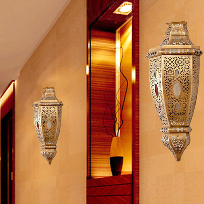 1 Head Metal Wall Lighting Decorative Brass Carved Dining Room Sconce Light Fixture Brass Clearhalo 'Wall Lamps & Sconces' 'Wall Lights' Lighting' 381312