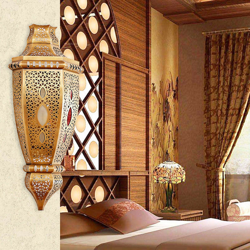 1 Head Metal Wall Lighting Decorative Brass Carved Dining Room Sconce Light Fixture Clearhalo 'Wall Lamps & Sconces' 'Wall Lights' Lighting' 381313