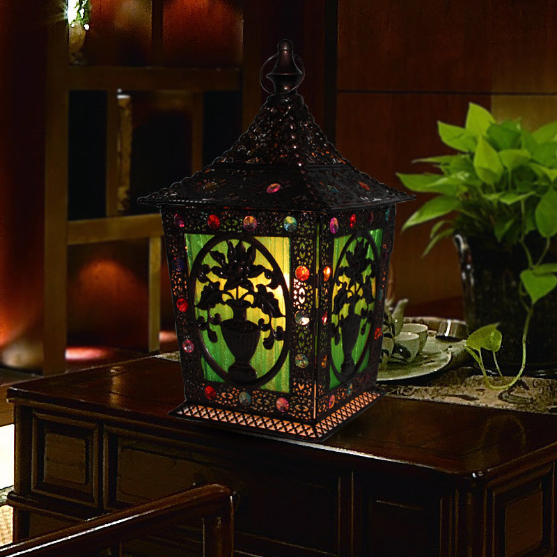 1 Head Metal Night Lighting Decorative Black/Red/Green Lantern Living Room Nightstand Light Clearhalo 'Lamps' 'Table Lamps' Lighting' 393199