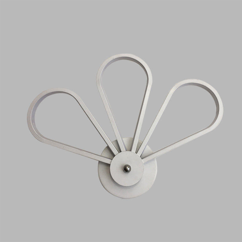 Clover Shaped Bedroom Wall Mount Lighting Acrylic LED Modernist Wall Sconce Lamp in White Clearhalo 'Modern wall lights' 'Modern' 'Wall Lamps & Sconces' 'Wall Lights' Lighting' 733366