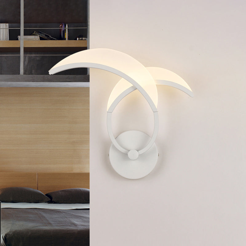 White Double Curved Linear Wall Lighting Minimalist LED Metallic Wall Mount Sconce in Warm/White Light with Meniscus Acrylic Shade Clearhalo 'Cast Iron' 'Glass' 'Industrial' 'Modern wall lights' 'Modern' 'Tiffany' 'Traditional wall lights' 'Wall Lamps & Sconces' 'Wall Lights' Lighting' 733914