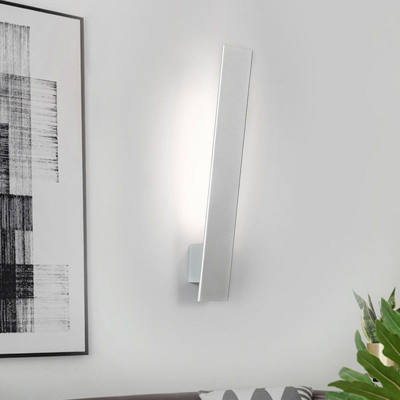 Simplistic Style LED Wall Lighting with Aluminum Shade Black/White Finish Linear Sconce Lighting for Bedroom Clearhalo 'Cast Iron' 'Glass' 'Industrial' 'Modern wall lights' 'Modern' 'Tiffany' 'Traditional wall lights' 'Wall Lamps & Sconces' 'Wall Lights' Lighting' 773879