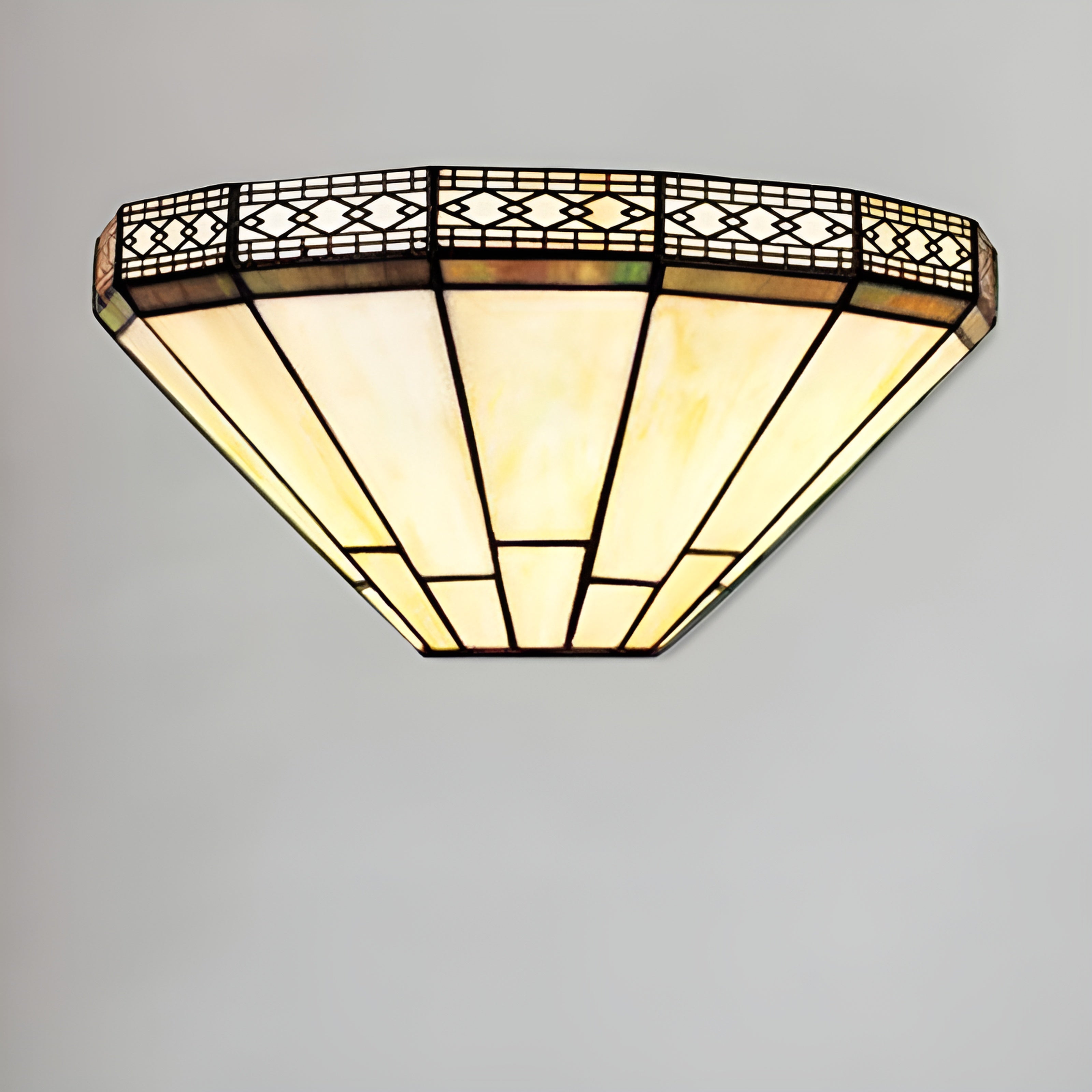 Art Glass Half-Cone Wall Light Tiffany Style 1 Light Wall Sconce in Beige/Amber for Living Room